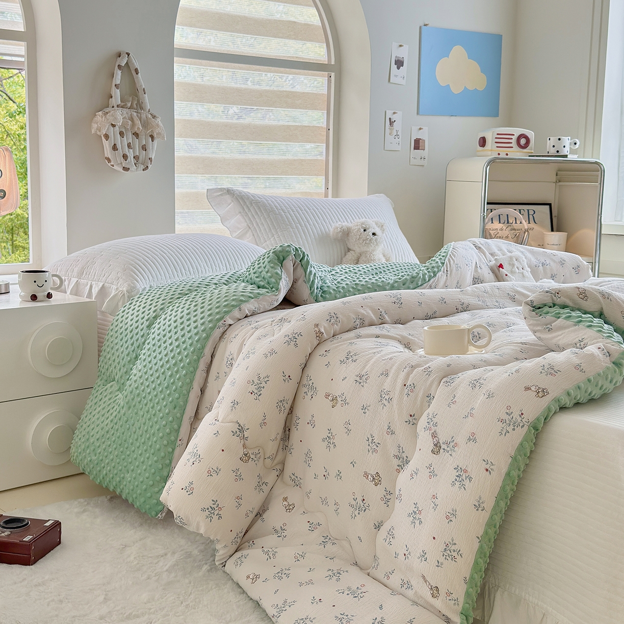 91家纺网 家纺一手货源 找家纺 梵克保罗 2025新款印花豆豆被子被芯 兔跃青丛