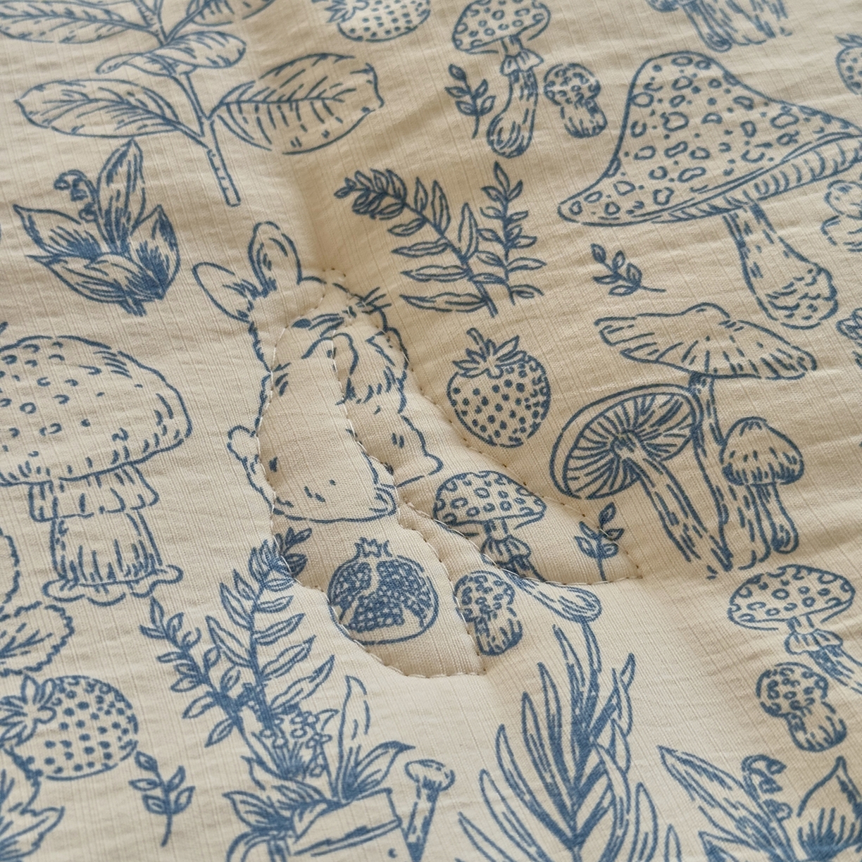 91家纺网 家纺一手货源 找家纺 梵克保罗 2025新款印花豆豆被子被芯 素描