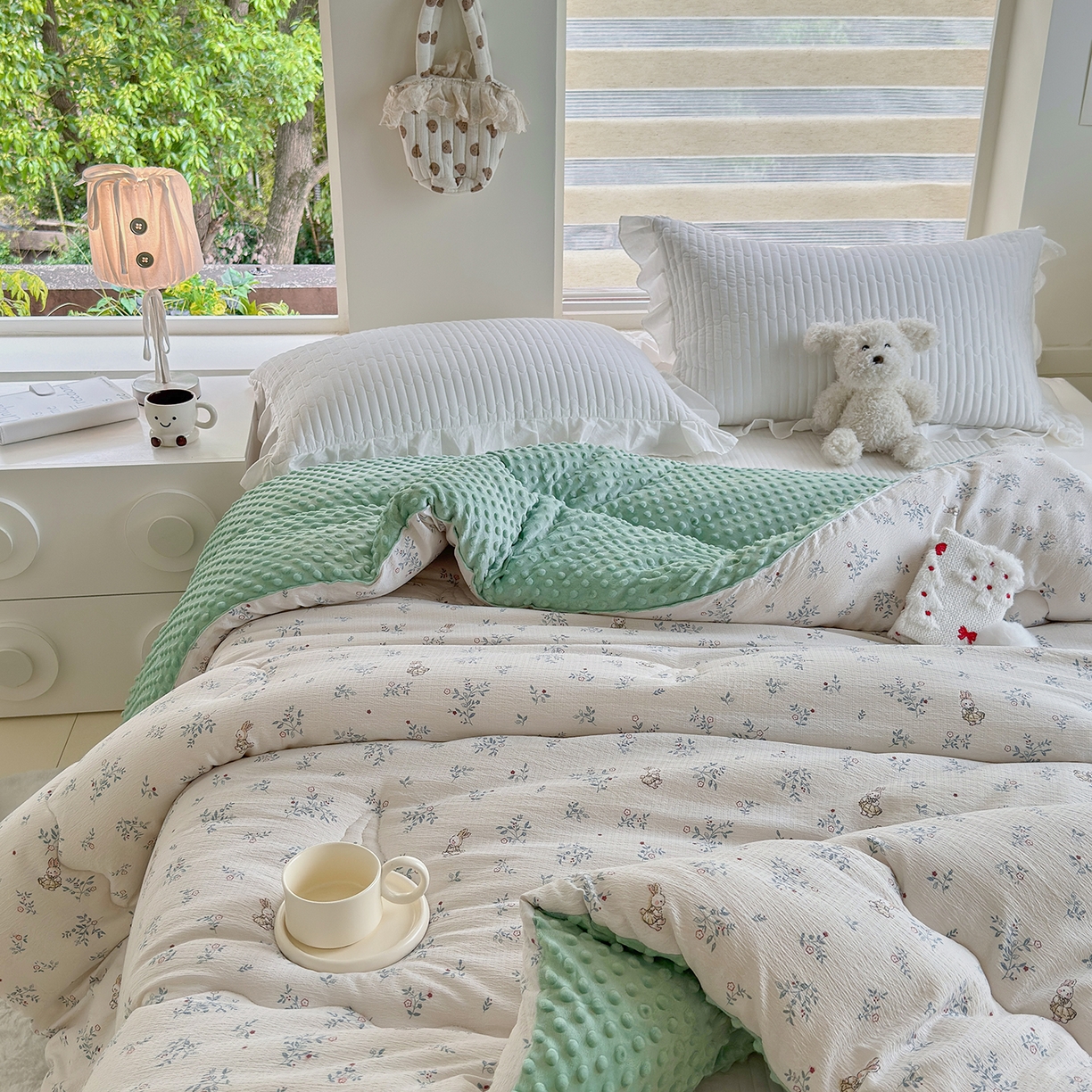 91家纺网 家纺一手货源 找家纺 梵克保罗 2025新款印花豆豆被子被芯 兔跃青丛