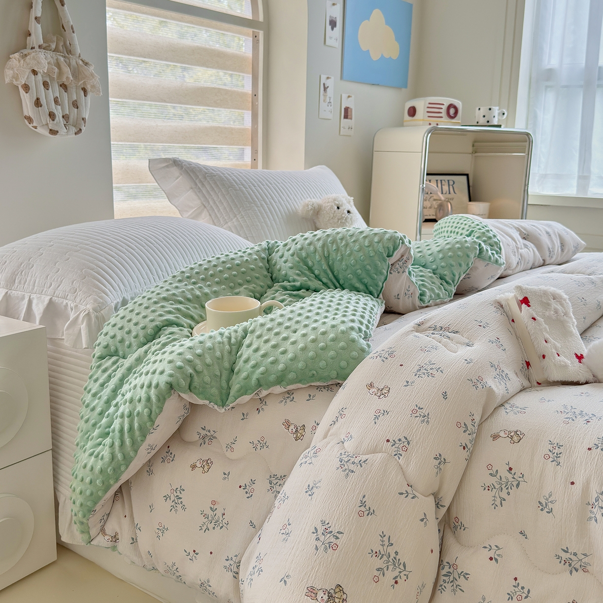 91家纺网 家纺一手货源 找家纺 梵克保罗 2025新款印花豆豆被子被芯 兔跃青丛