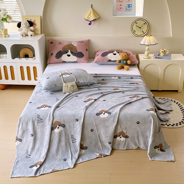 91家纺网 家纺一手货源 找家纺 葡萄家 2025年新款牛奶绒印花单床单萌系卡通床单款 冬日狗