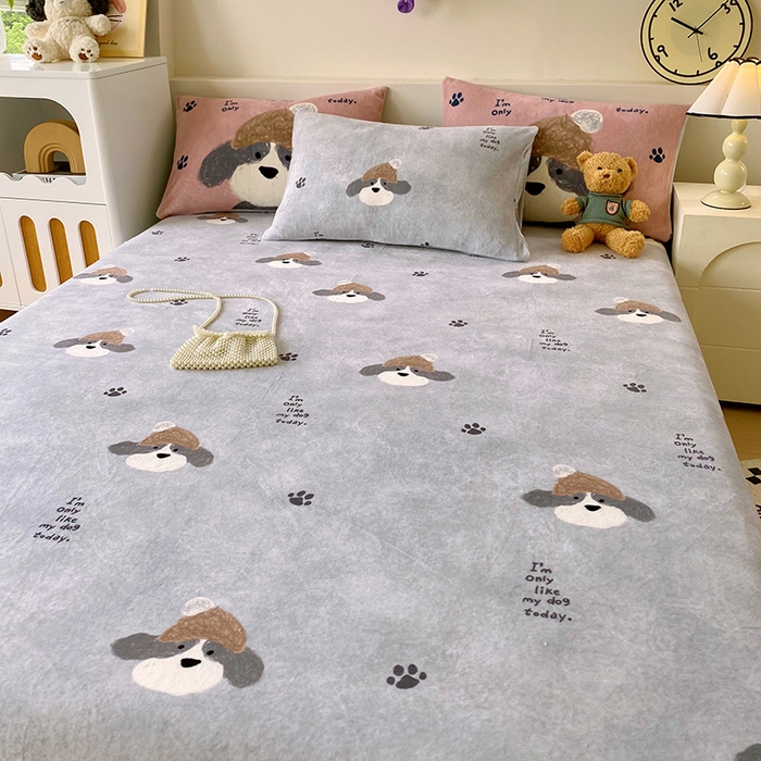 91家纺网 家纺一手货源 找家纺 葡萄家 2025年新款牛奶绒印花单床单萌系卡通床单款 冬日狗