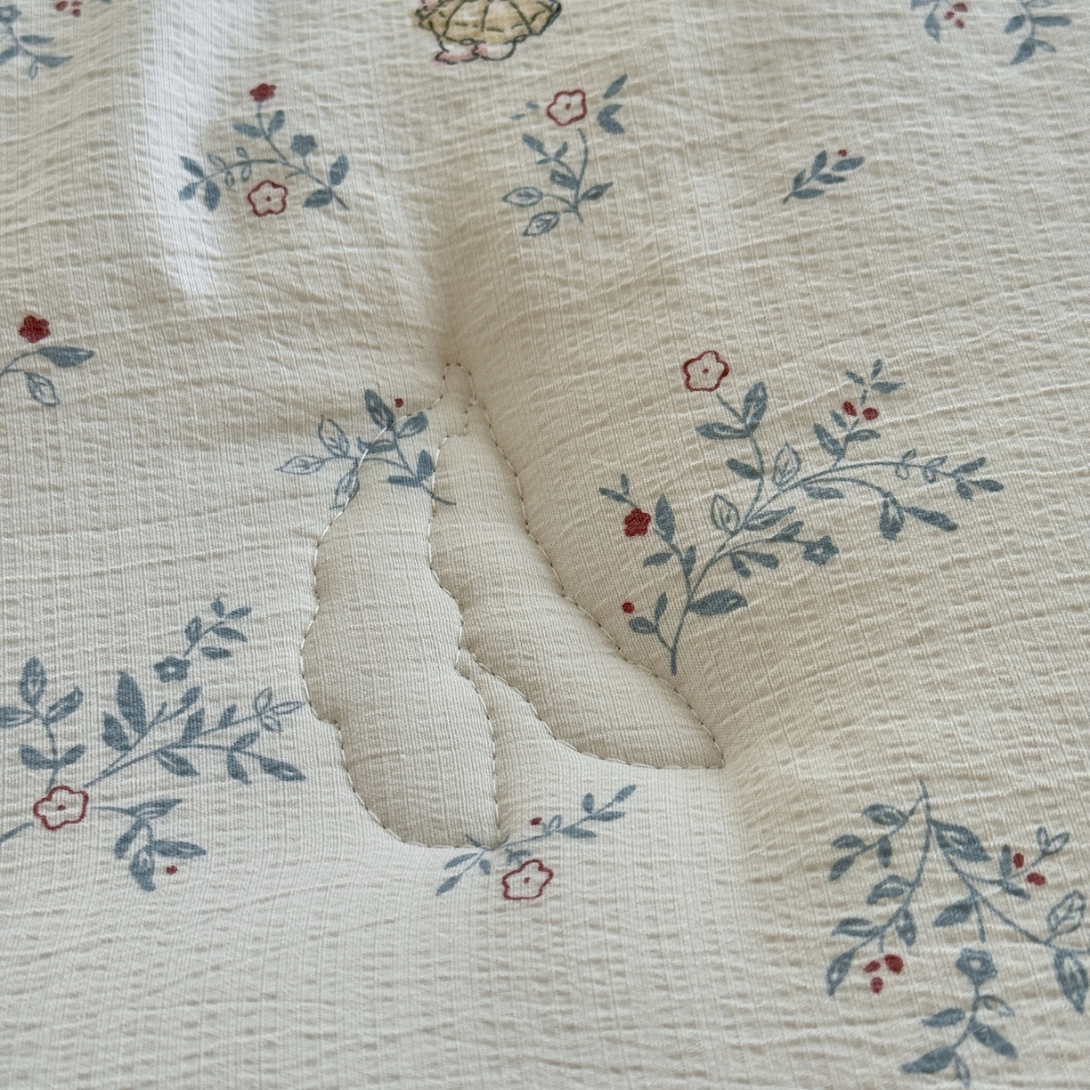 91家纺网 家纺一手货源 找家纺 梵克保罗 2025新款印花豆豆被子被芯 兔跃青丛