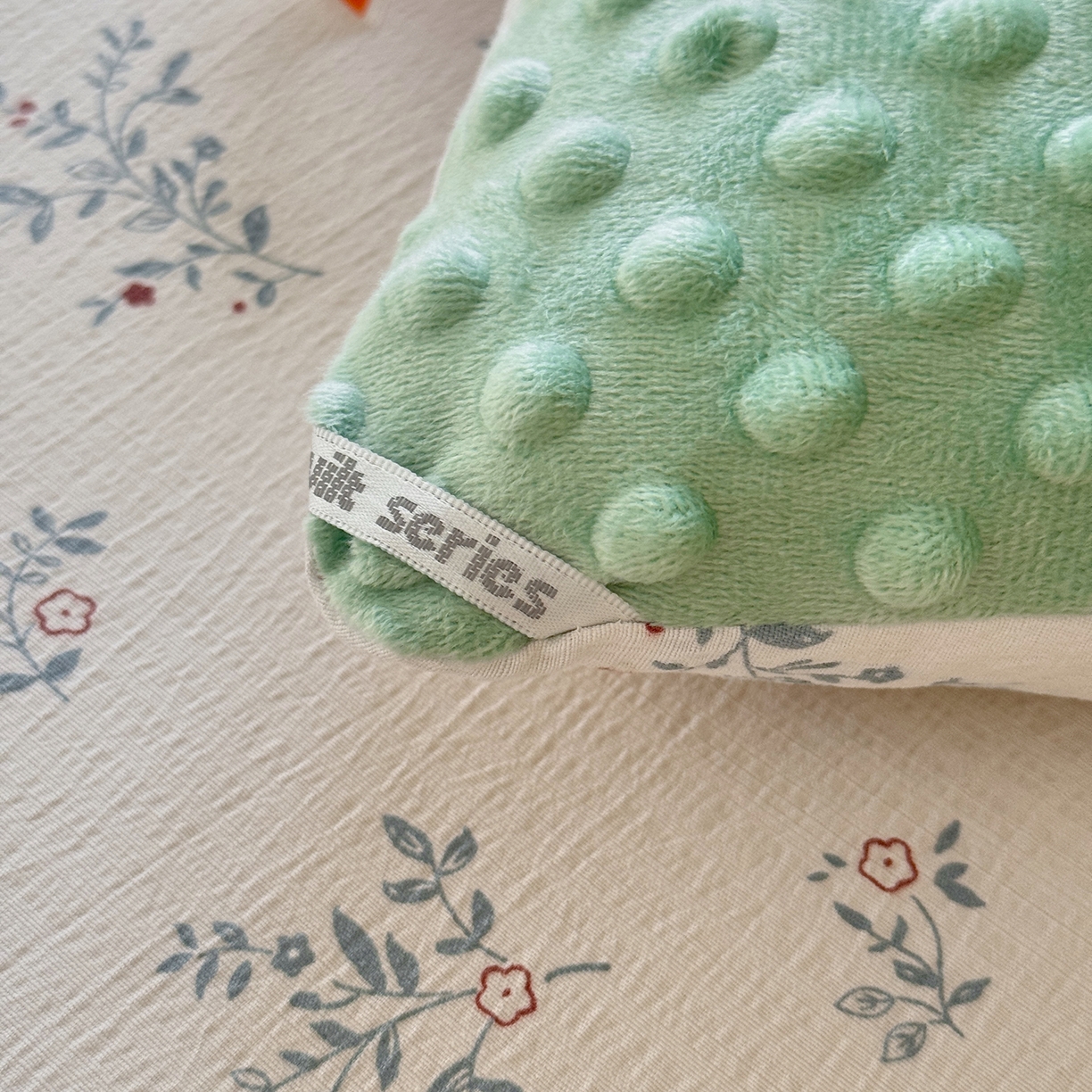 91家纺网 家纺一手货源 找家纺 梵克保罗 2025新款印花豆豆被子被芯 兔跃青丛