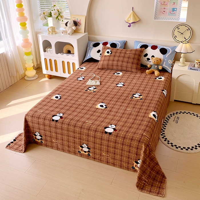 91家纺网 家纺一手货源 找家纺 葡萄家 2025年新款牛奶绒印花单床单萌系卡通床单款 滑板熊猫