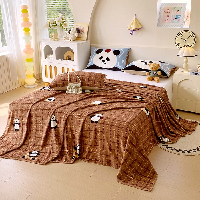 91家纺网 家纺一手货源 找家纺 葡萄家 2025年新款牛奶绒印花单床单萌系卡通床单款 滑板熊猫