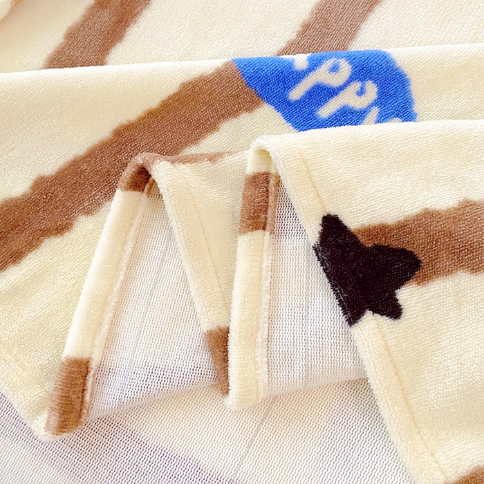 91家纺网 家纺一手货源 找家纺 葡萄家 2025年新款牛奶绒印花单床单萌系卡通床单款 腊肠狗