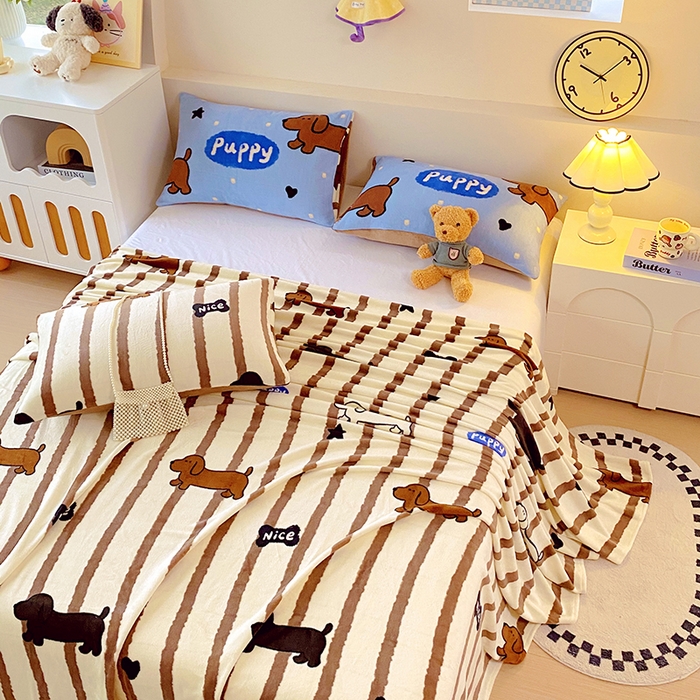 91家纺网 家纺一手货源 找家纺 葡萄家 2025年新款牛奶绒印花单床单萌系卡通床单款 腊肠狗