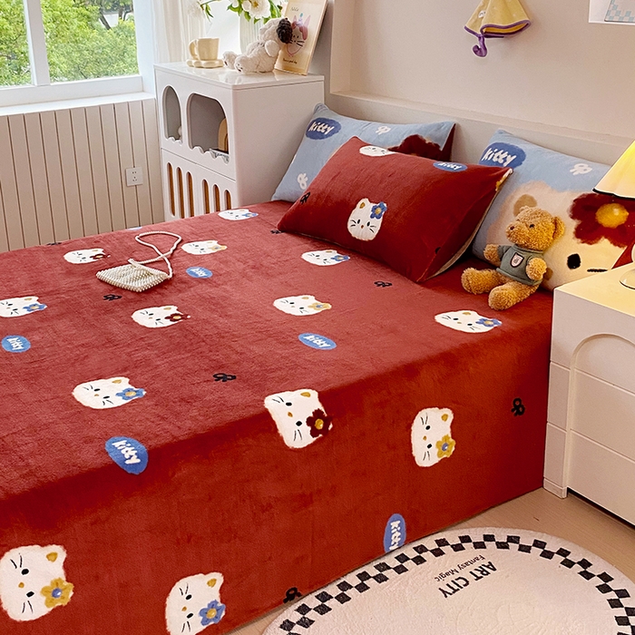 91家纺网 家纺一手货源 找家纺 葡萄家 2025年新款牛奶绒印花单床单萌系卡通床单款 猫千金红