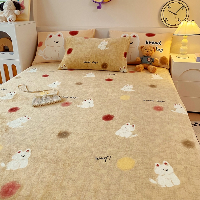 91家纺网 家纺一手货源 找家纺 葡萄家 2025年新款牛奶绒印花单床单萌系卡通床单款 泡芙狗