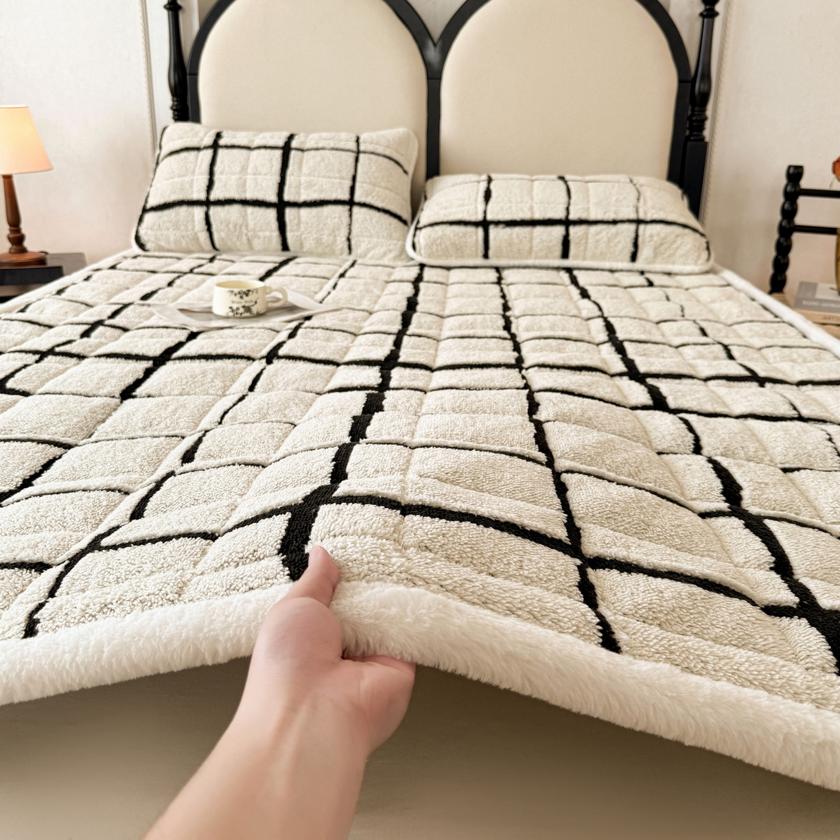 91家纺网 家纺一手货源 找家纺 （总）LIFE.丽芙 2025秋冬新款色纱提花舒棉绒加厚夹棉床垫床护垫单件简约床褥床垫子三件套