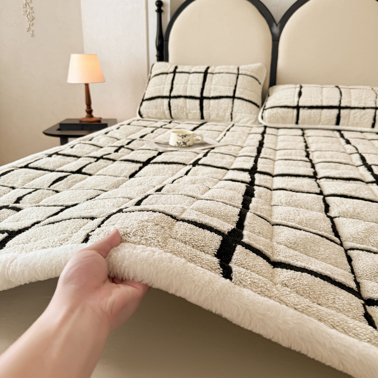 91家纺网 家纺一手货源 找家纺 （总）LIFE.丽芙 2025秋冬新款色纱提花舒棉绒加厚夹棉床垫床护垫单件简约床褥床垫子三件套