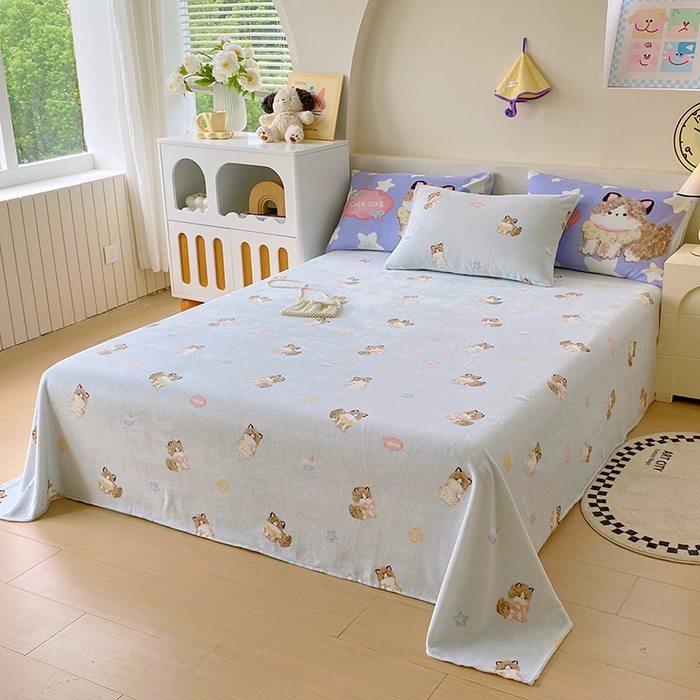 91家纺网 家纺一手货源 找家纺 葡萄家 2025年新款牛奶绒印花单床单萌系卡通床单款 软萌猫蓝