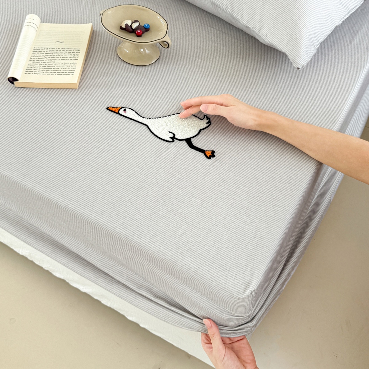 91家纺网 家纺一手货源 找家纺 （总）法芙娜家纺 2025新款全精梳全棉磨毛床笠-躺平鹅