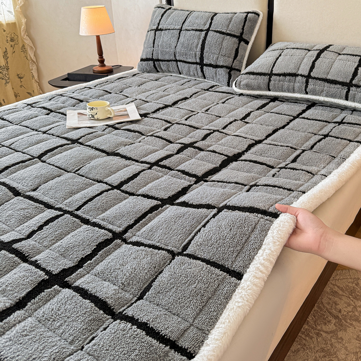 91家纺网 家纺一手货源 找家纺 （总）LIFE.丽芙 2025秋冬新款色纱提花舒棉绒加厚夹棉床垫床护垫单件简约床褥床垫子三件套