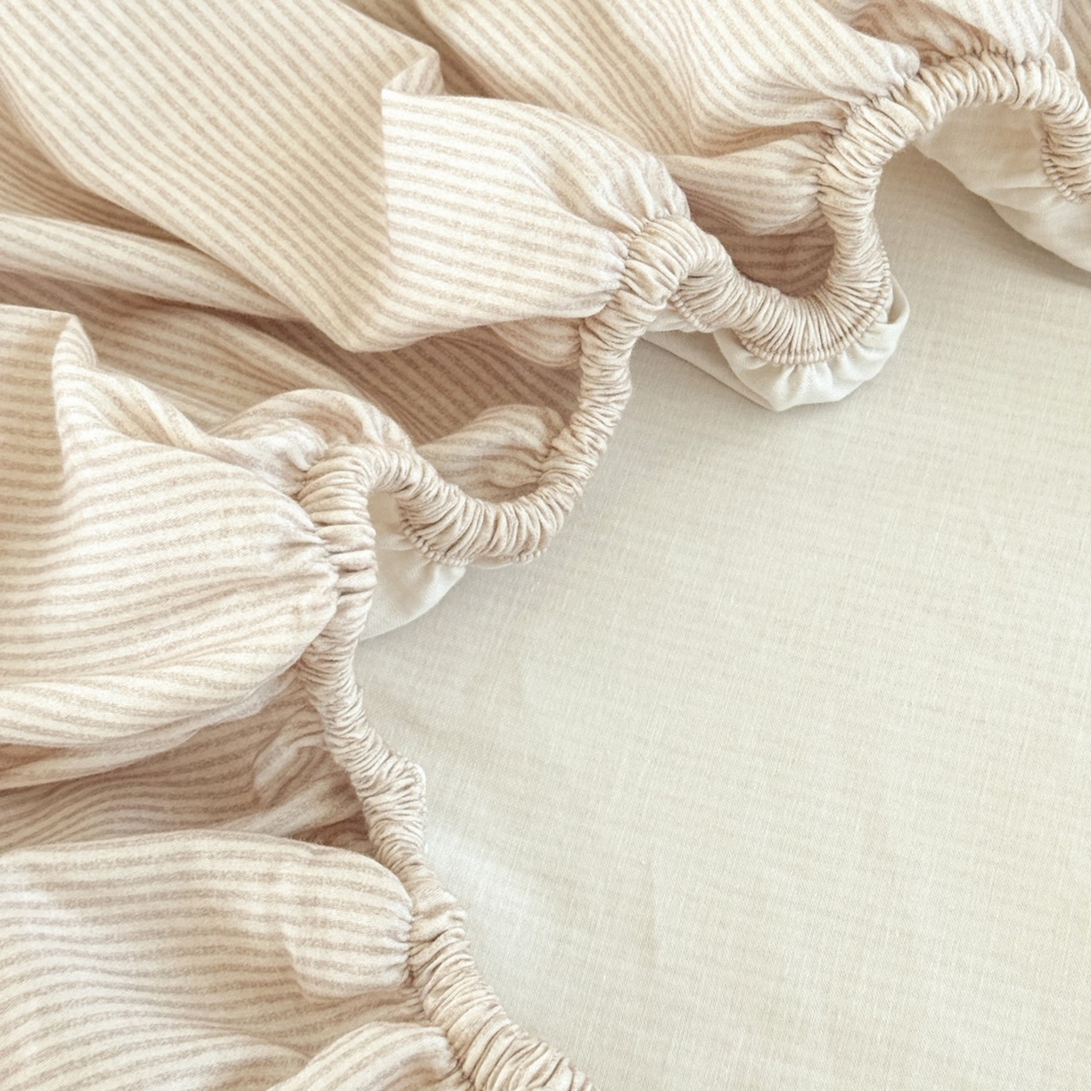 91家纺网 家纺一手货源 找家纺 法芙娜家纺 2025新款全精梳全棉磨毛床笠-躺平鹅 躺平鹅-米