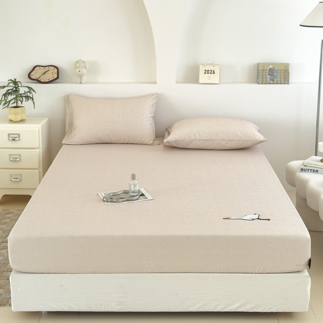 91家纺网 家纺一手货源 找家纺 法芙娜家纺 2025新款全精梳全棉磨毛床笠-躺平鹅 躺平鹅-米