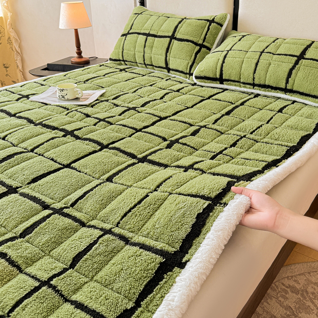 91家纺网 家纺一手货源 找家纺 （总）LIFE.丽芙 2025秋冬新款色纱提花舒棉绒加厚夹棉床垫床护垫单件简约床褥床垫子三件套