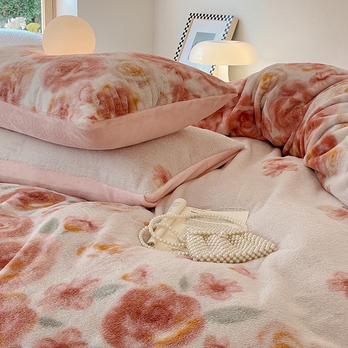 91家纺网 家纺一手货源 找家纺 安哆啦家纺 2025新款高克重兔毛绒印花牛奶绒四件套 花海