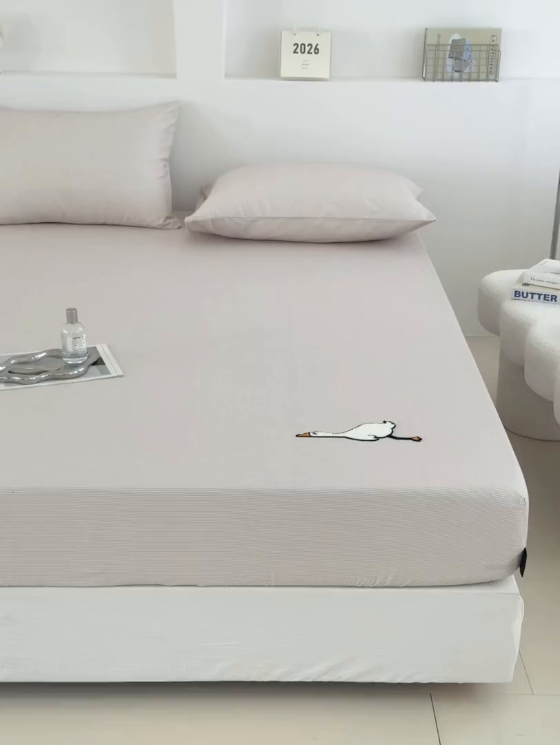 91家纺网 家纺一手货源 找家纺 法芙娜家纺 2025新款全精梳全棉磨毛床笠-躺平鹅 躺平鹅-米