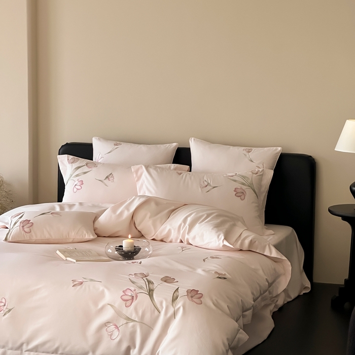 91家纺网 家纺一手货源 找家纺 MIU缪家居 2025新款100支全棉纯棉刺绣四件套-虞美人（券后控价318） 虞美人-晨雾粉