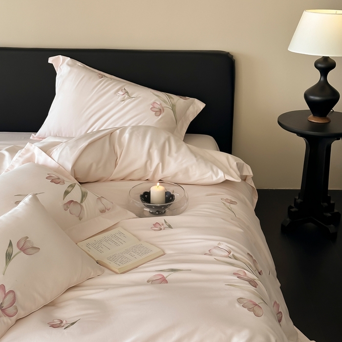 91家纺网 家纺一手货源 找家纺 MIU缪家居 2025新款100支全棉纯棉刺绣四件套-虞美人（券后控价318） 虞美人-晨雾粉