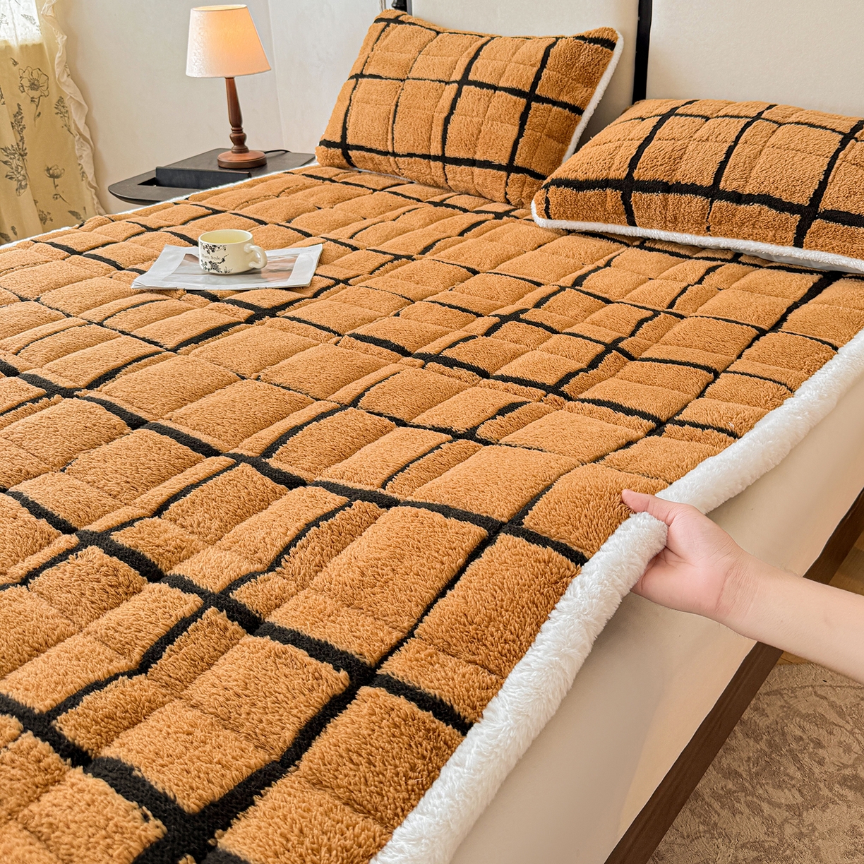 91家纺网 家纺一手货源 找家纺 （总）LIFE.丽芙 2025秋冬新款色纱提花舒棉绒加厚夹棉床垫床护垫单件简约床褥床垫子三件套