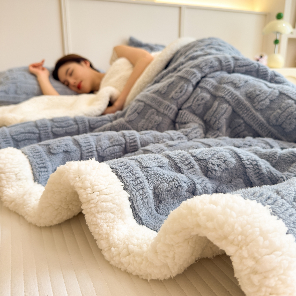 91家纺网 家纺一手货源 找家纺 （总）源舍家纺 2025新款A类加厚双层牛奶绒提花羊羔绒多功能毛毯