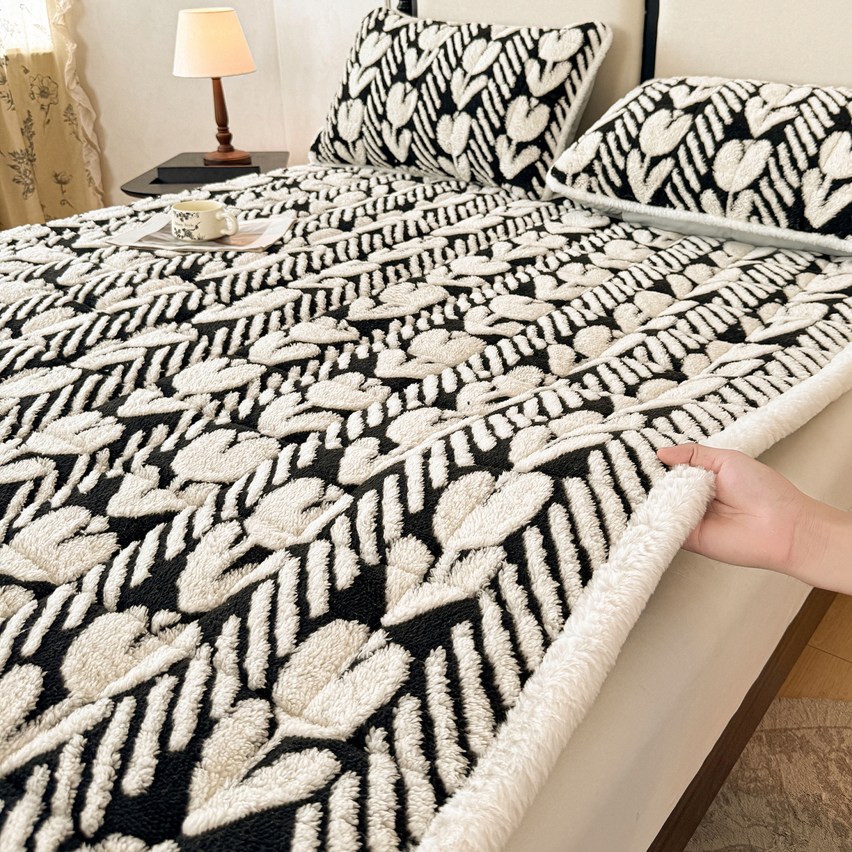 91家纺网 家纺一手货源 找家纺 （总）LIFE.丽芙 2025秋冬新款色纱提花舒棉绒加厚夹棉床垫床护垫单件简约床褥床垫子三件套