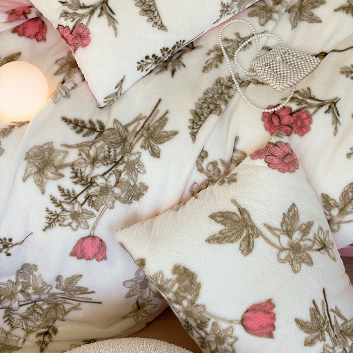 91家纺网 家纺一手货源 找家纺 安哆啦家纺 2025新款高克重兔毛绒印花牛奶绒四件套 彼岸花开