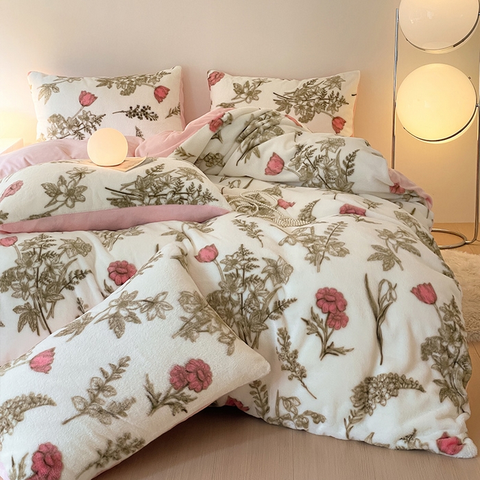 91家纺网 家纺一手货源 找家纺 安哆啦家纺 2025新款高克重兔毛绒印花牛奶绒四件套 彼岸花开