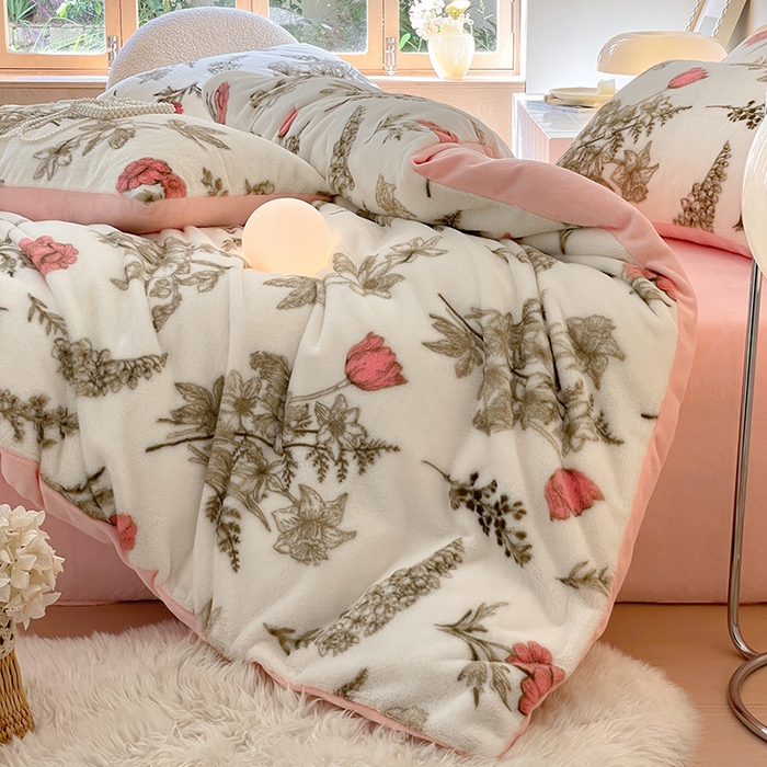 91家纺网 家纺一手货源 找家纺 安哆啦家纺 2025新款高克重兔毛绒印花牛奶绒四件套 彼岸花开