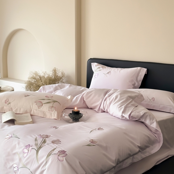 91家纺网 家纺一手货源 找家纺 MIU缪家居 2025新款100支全棉纯棉刺绣四件套-虞美人（券后控价318） 虞美人-微醺紫