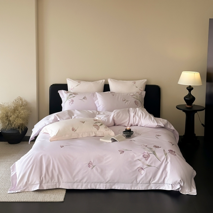 91家纺网 家纺一手货源 找家纺 MIU缪家居 2025新款100支全棉纯棉刺绣四件套-虞美人（券后控价318） 虞美人-微醺紫