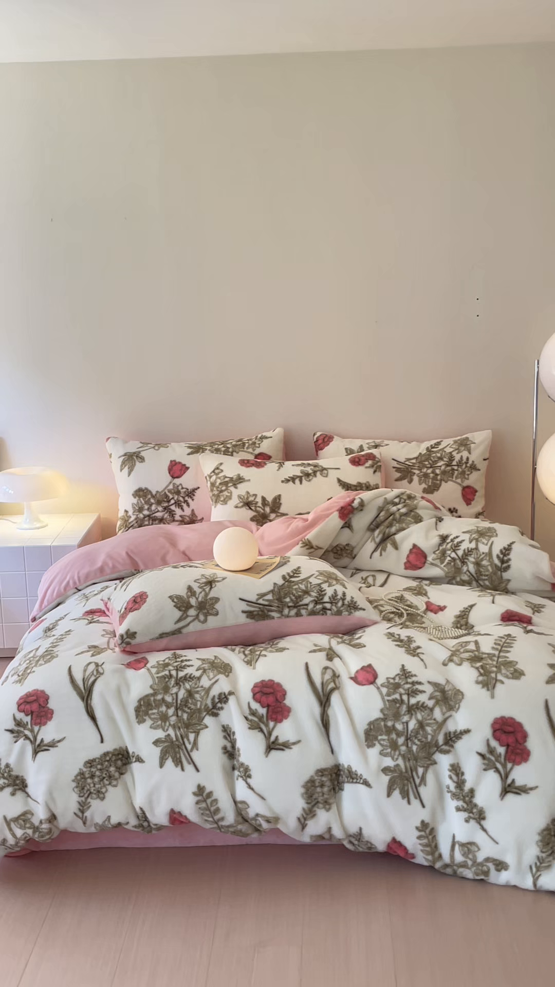 91家纺网 家纺一手货源 找家纺 安哆啦家纺 2025新款高克重兔毛绒印花牛奶绒四件套 彼岸花开