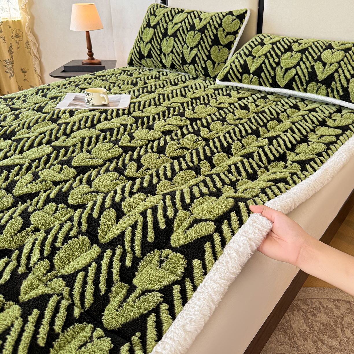 91家纺网 家纺一手货源 找家纺 （总）LIFE.丽芙 2025秋冬新款色纱提花舒棉绒加厚夹棉床垫床护垫单件简约床褥床垫子三件套