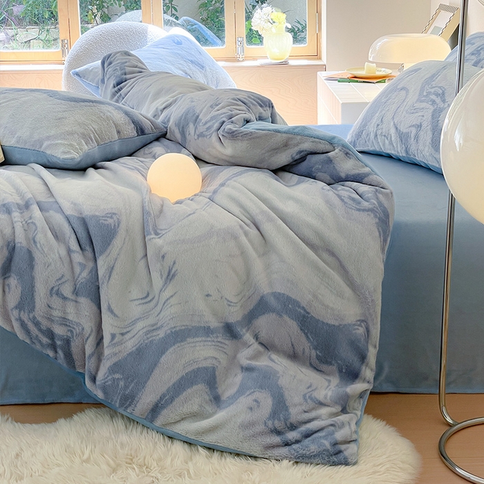 91家纺网 家纺一手货源 找家纺 安哆啦家纺 2025新款高克重兔毛绒印花牛奶绒四件套 波澜