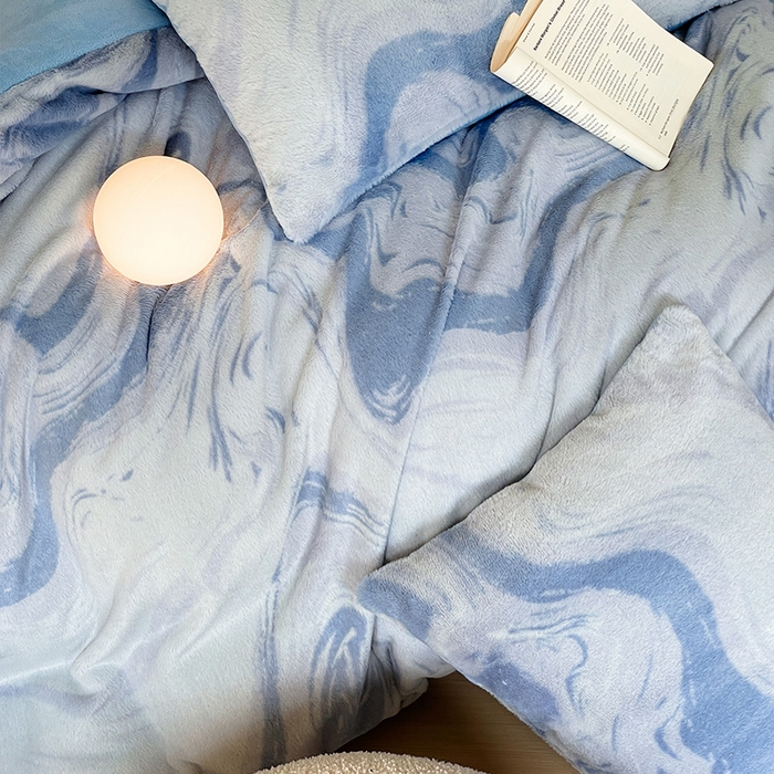 91家纺网 家纺一手货源 找家纺 安哆啦家纺 2025新款高克重兔毛绒印花牛奶绒四件套 波澜