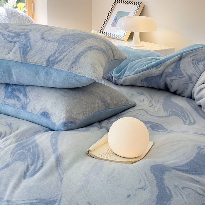 91家纺网 家纺一手货源 找家纺 安哆啦家纺 2025新款高克重兔毛绒印花牛奶绒四件套 波澜