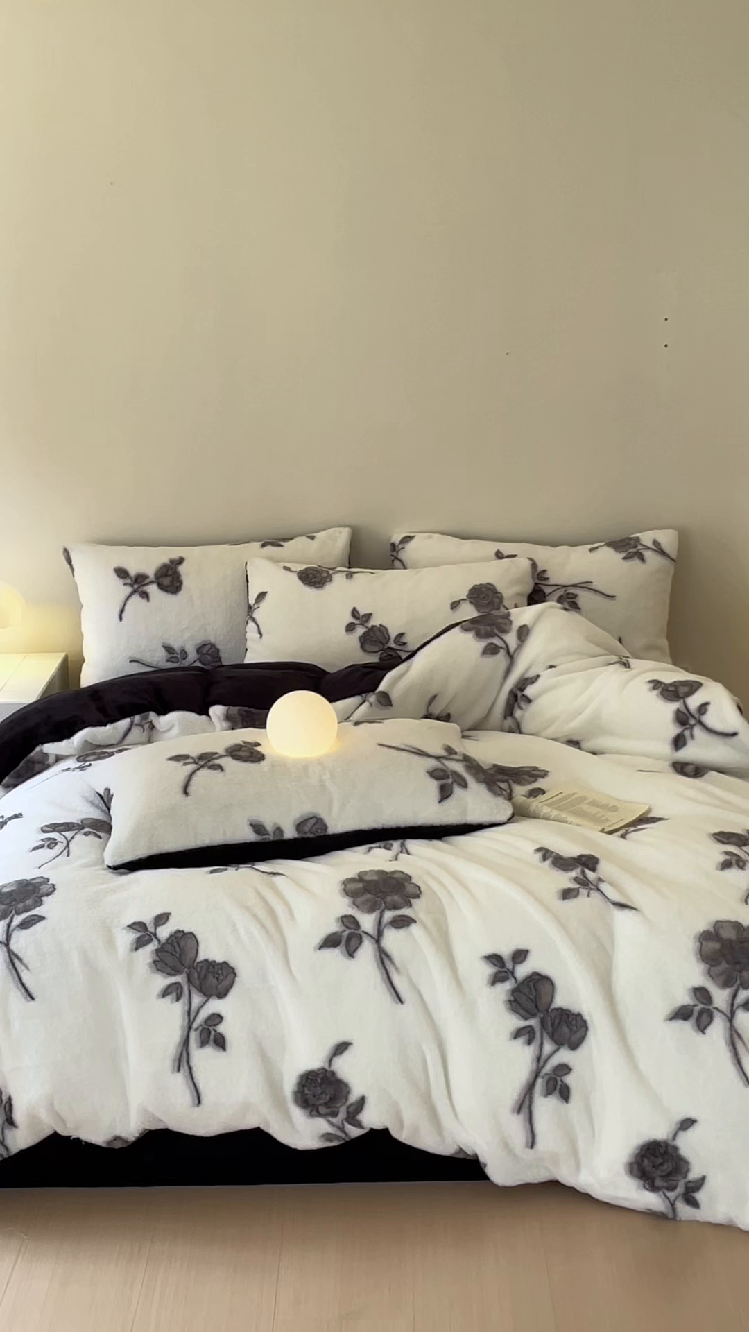 91家纺网 家纺一手货源 找家纺 安哆啦家纺 2025新款高克重兔毛绒印花牛奶绒四件套 黑玫瑰