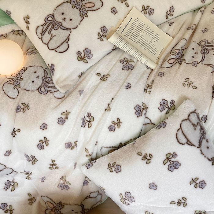 91家纺网 家纺一手货源 找家纺 安哆啦家纺 2025新款高克重兔毛绒印花牛奶绒四件套 花丛兔