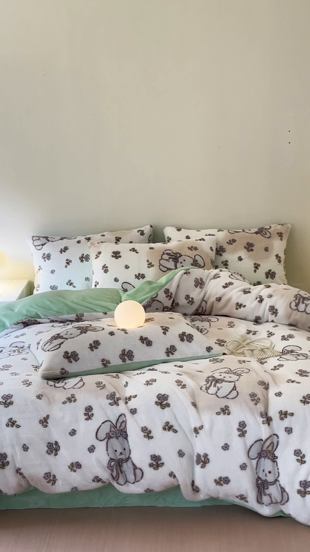 91家纺网 家纺一手货源 找家纺 安哆啦家纺 2025新款高克重兔毛绒印花牛奶绒四件套 花丛兔