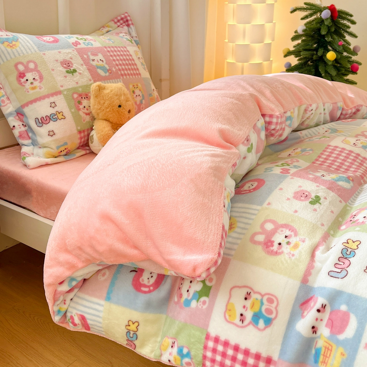 91家纺网 家纺一手货源 找家纺 寻米 2025新款高克重加厚保暖牛奶绒床笠-宿舍图 恋爱日记