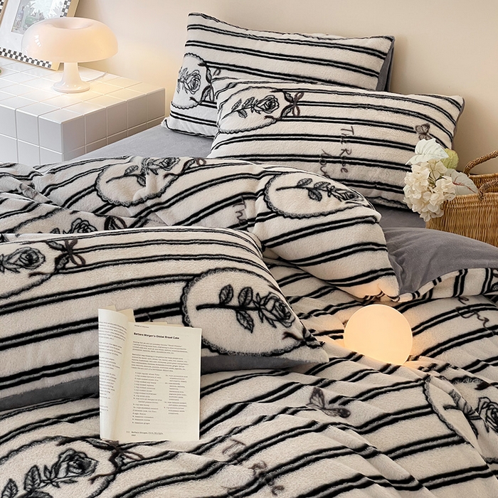 91家纺网 家纺一手货源 找家纺 安哆啦家纺 2025新款高克重兔毛绒印花牛奶绒四件套 花意浓