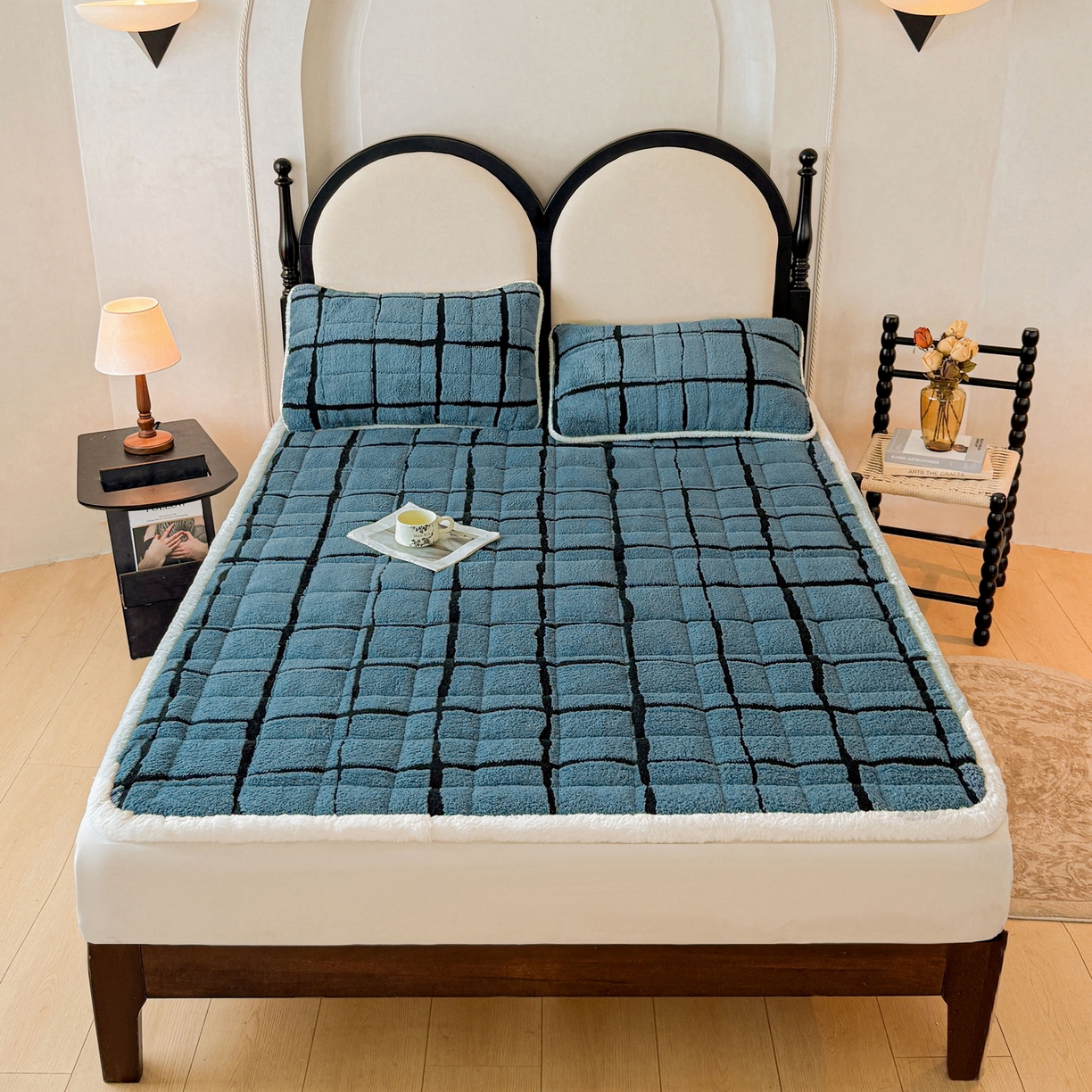 91家纺网 家纺一手货源 找家纺 LIFE.丽芙 2025秋冬新款色纱提花舒棉绒加厚夹棉床垫床护垫单件简约床褥床垫子三件套 格调-蓝灰