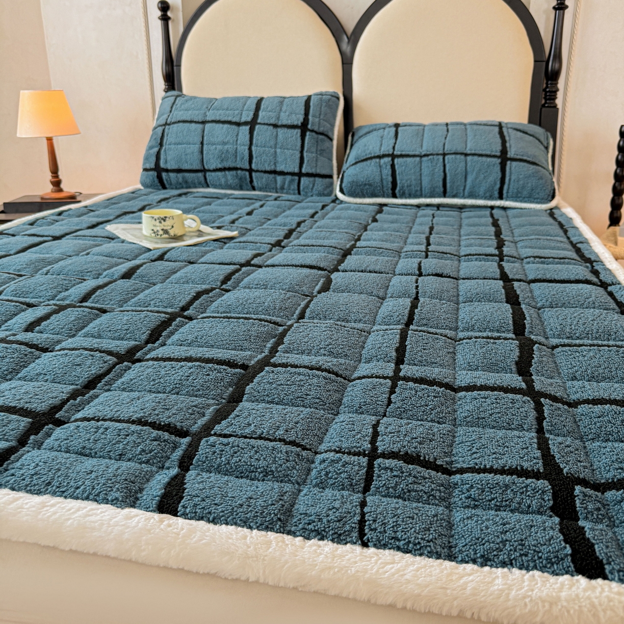 91家纺网 家纺一手货源 找家纺 LIFE.丽芙 2025秋冬新款色纱提花舒棉绒加厚夹棉床垫床护垫单件简约床褥床垫子三件套 格调-蓝灰