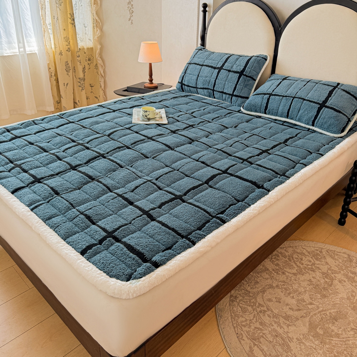 91家纺网 家纺一手货源 找家纺 LIFE.丽芙 2025秋冬新款色纱提花舒棉绒加厚夹棉床垫床护垫单件简约床褥床垫子三件套 格调-蓝灰