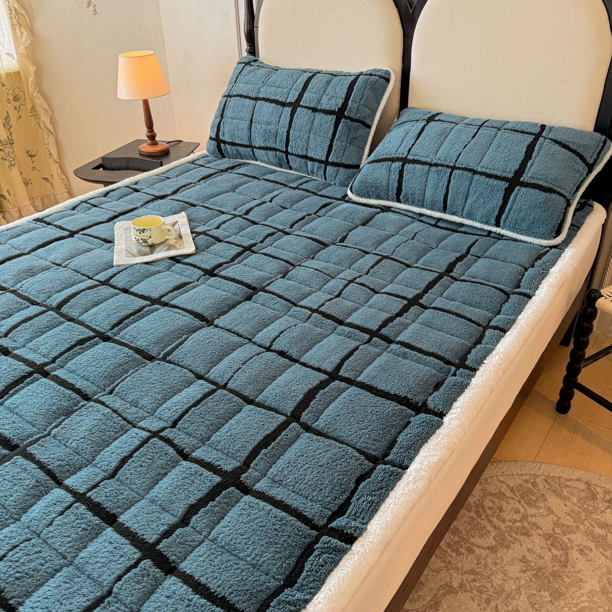 91家纺网 家纺一手货源 找家纺 LIFE.丽芙 2025秋冬新款色纱提花舒棉绒加厚夹棉床垫床护垫单件简约床褥床垫子三件套 格调-蓝灰