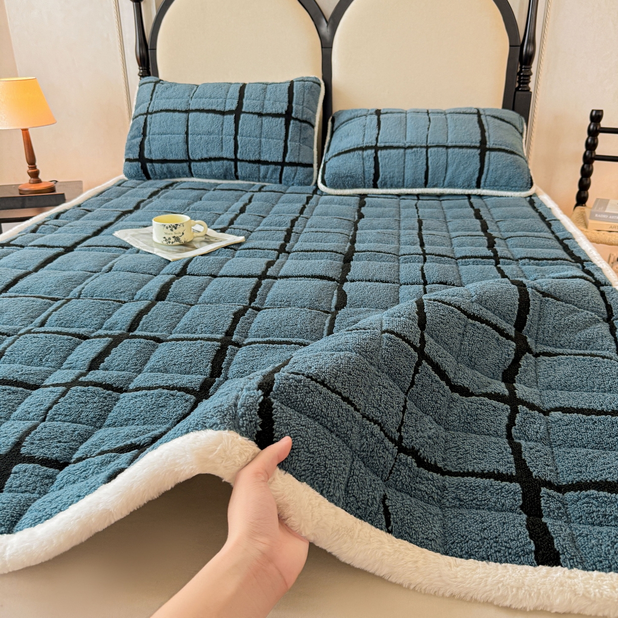 91家纺网 家纺一手货源 找家纺 LIFE.丽芙 2025秋冬新款色纱提花舒棉绒加厚夹棉床垫床护垫单件简约床褥床垫子三件套 格调-蓝灰