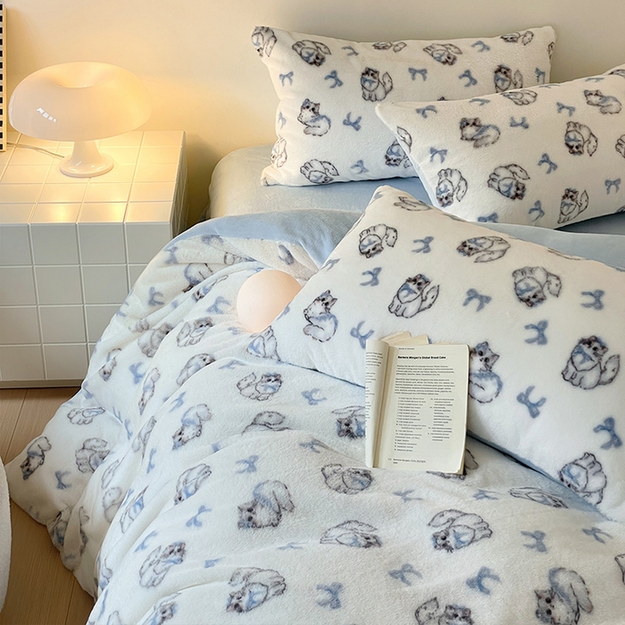 91家纺网 家纺一手货源 找家纺 安哆啦家纺 2025新款高克重兔毛绒印花牛奶绒四件套 精致猫